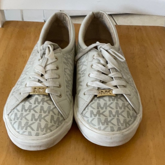 Michael Kors Sneakers - Picture 2 of 8